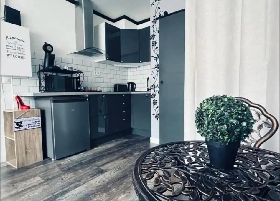 Apartment Orphelin Avec Balneo Proche Centre Reims