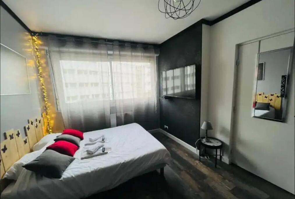 Orphelin Avec Balneo Proche Centre Apartment *