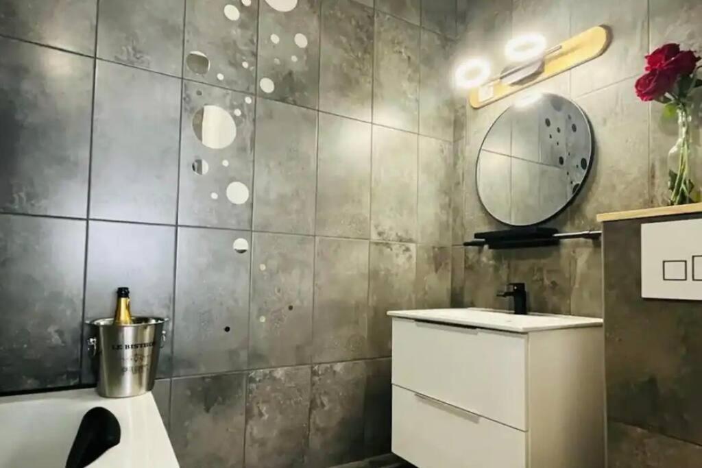 Apartment Orphelin Avec Balneo Proche Centre