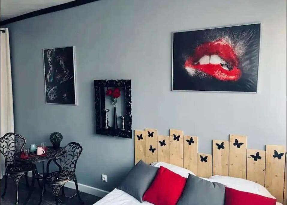 Apartment Orphelin Avec Balneo Proche Centre Reims